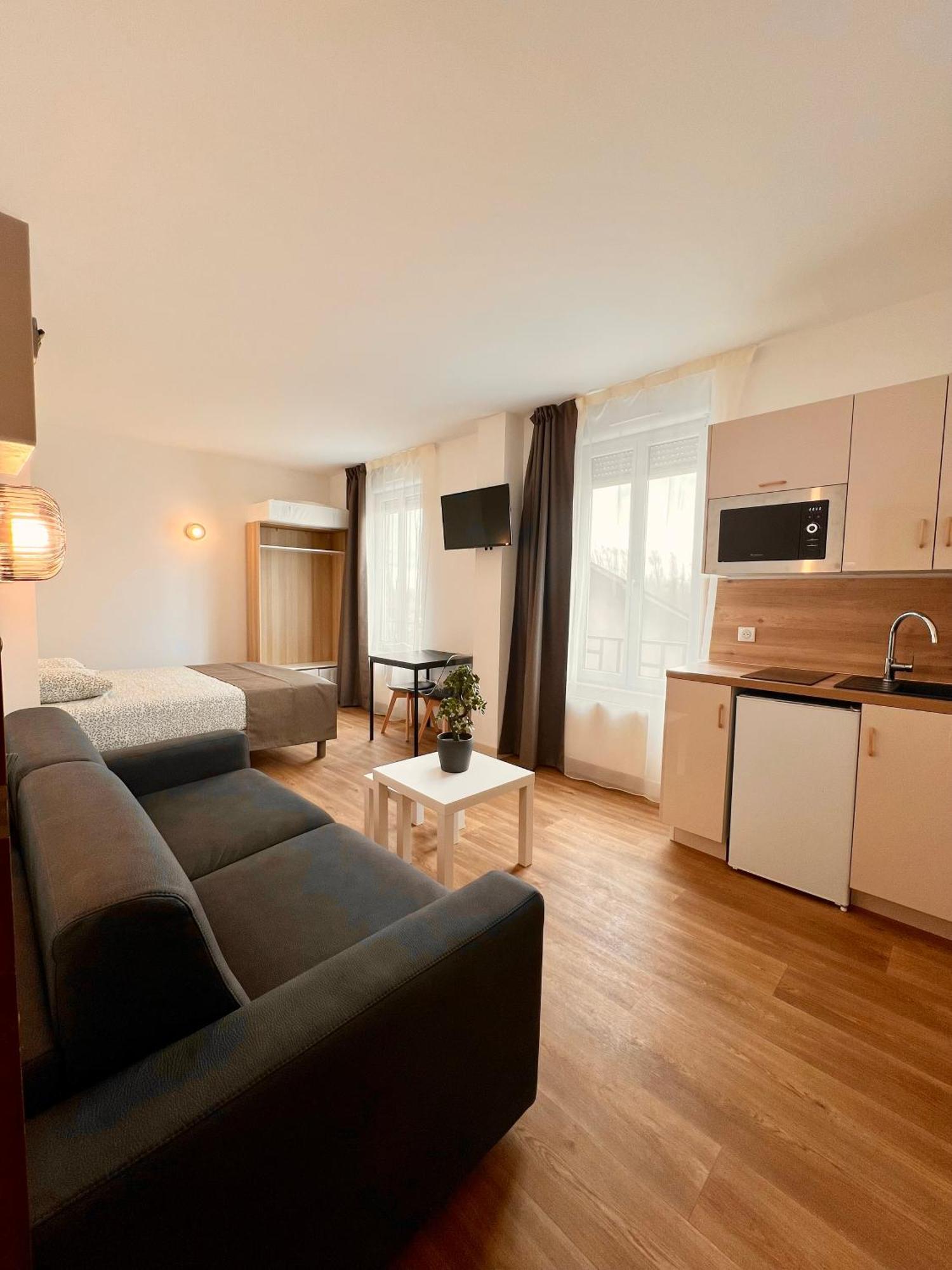 Studio 4 Pers Face Gare Sncf Appart Hotel Le Cygne D4 Bourges Exteriör bild